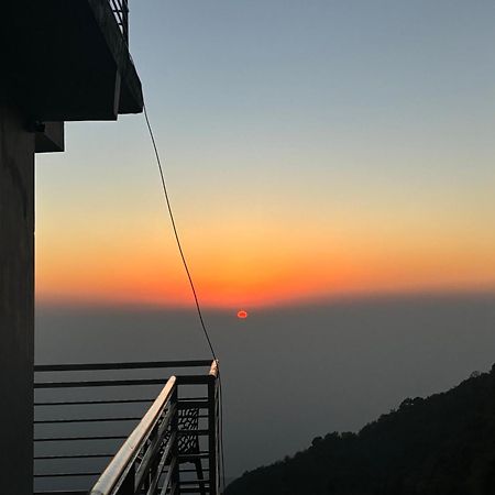 Apartament Panormic View By The North Edge Kasauli Zewnętrze zdjęcie