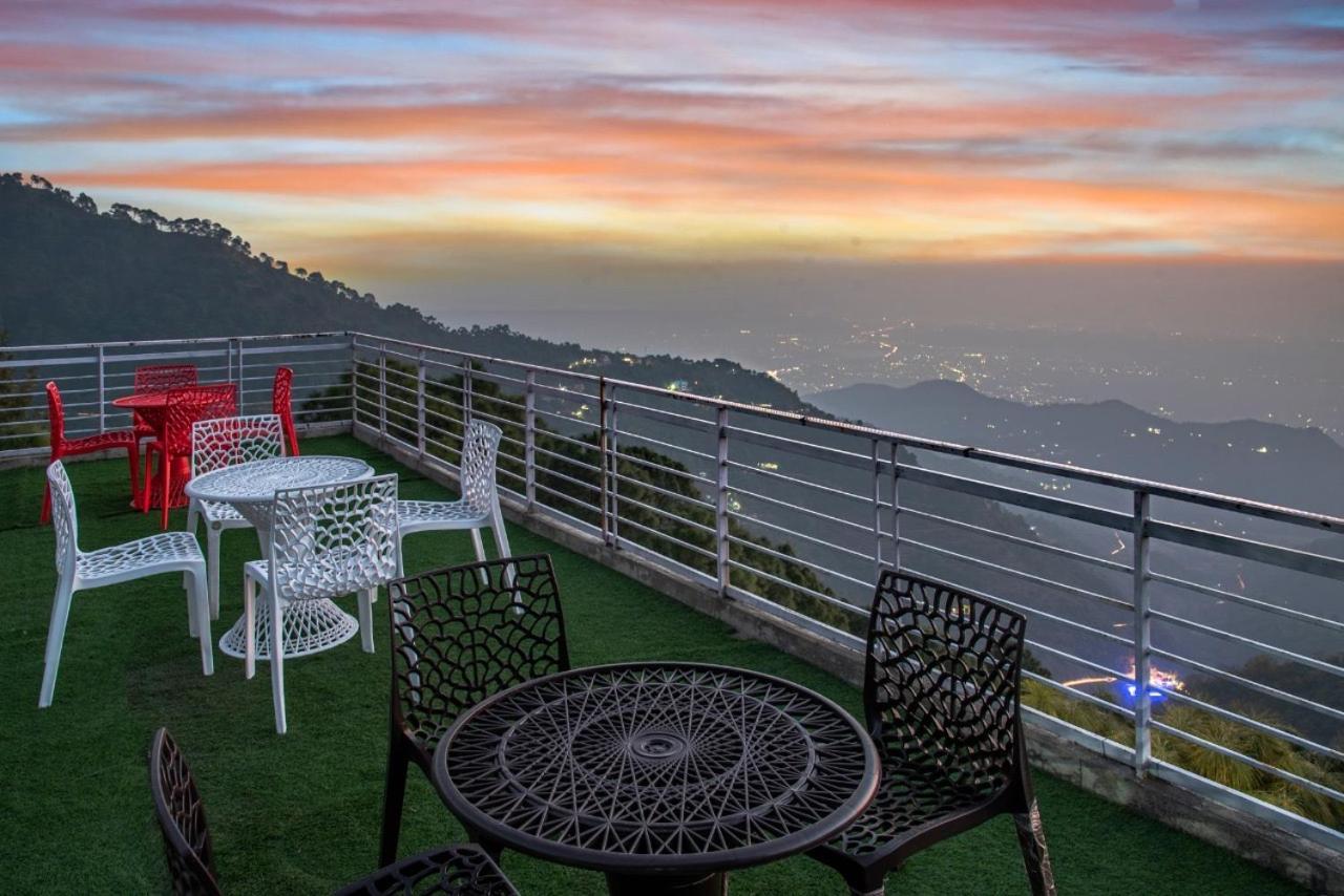 Apartament Panormic View By The North Edge Kasauli Zewnętrze zdjęcie