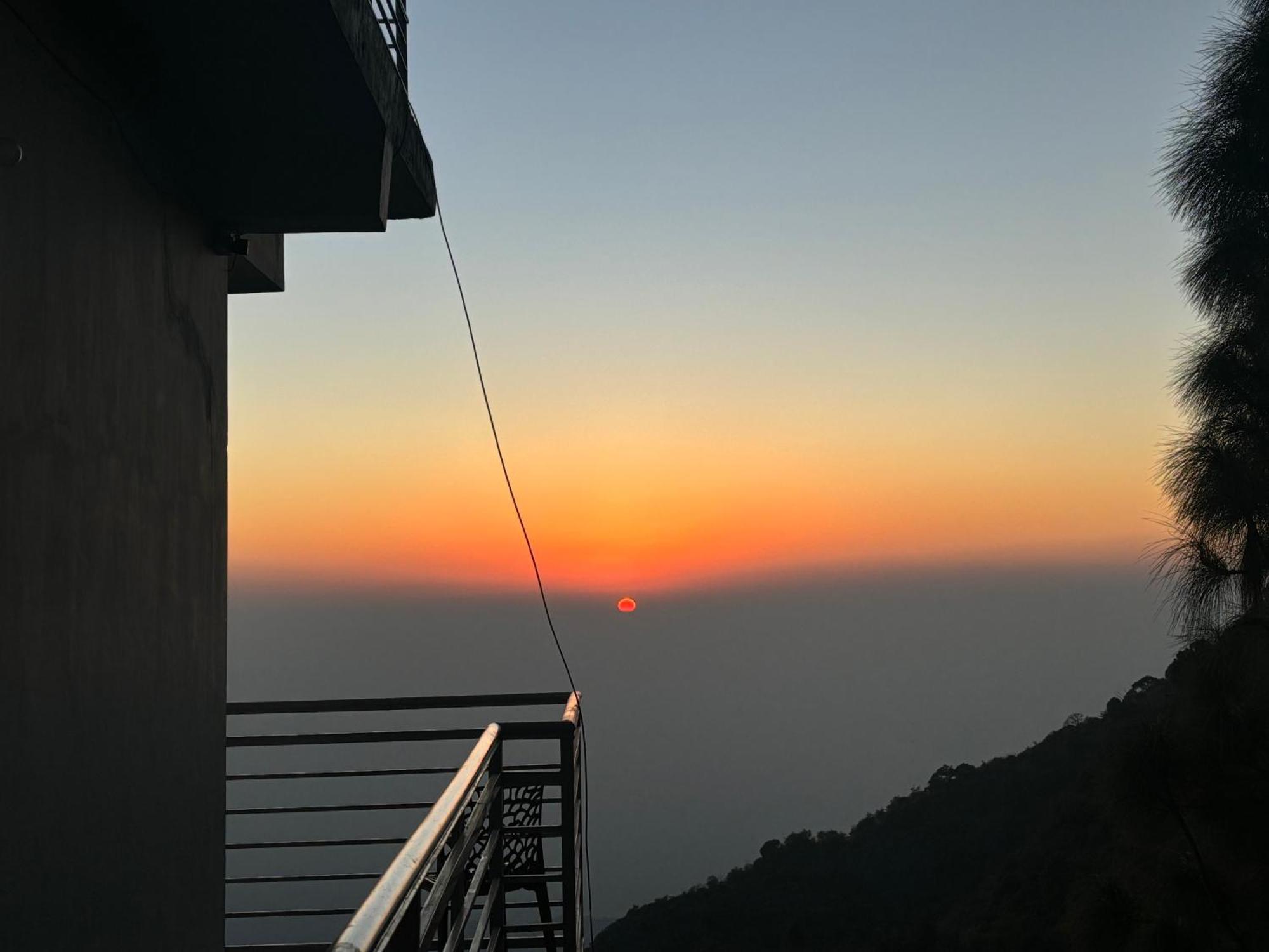 Apartament Panormic View By The North Edge Kasauli Zewnętrze zdjęcie