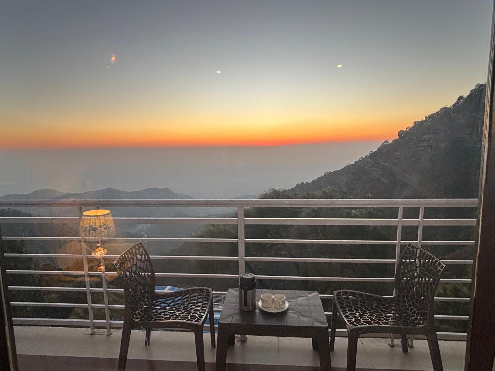 Apartament Panormic View By The North Edge Kasauli Zewnętrze zdjęcie